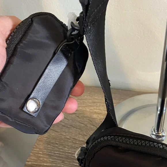 RBX Active NWT Black Crossbody Belt Bag with Mini Pouch 8x5x2 Adjustable Strap - Picture 7 of 7